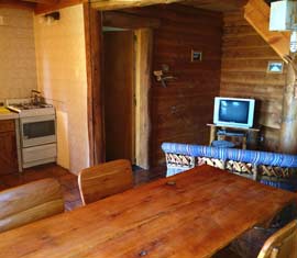 living-comedor cabañas 4 pax